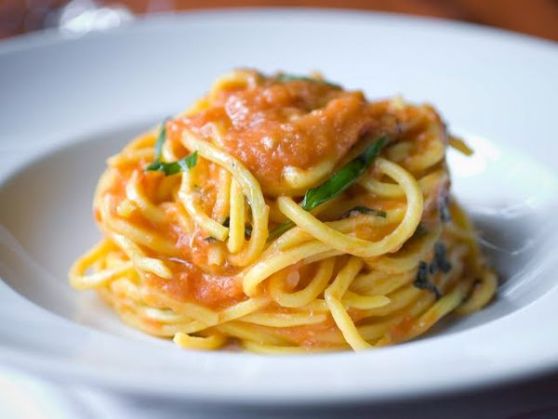 Spaghetti tomato basil